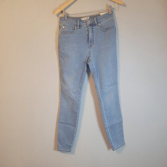 NWOT We The Free CRVY High Rise Skinny Jeans Womens 27 Blue Stretch  Light Wash - Picture 1 of 9
